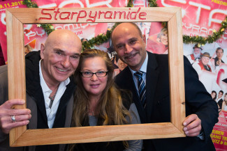 30. Starpyramide Backstage