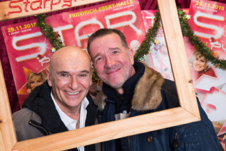 30. Starpyramide Backstage