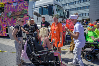 Rollstuhl-Inklusionstruck beim Schlagermove 2023