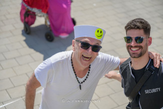 Rollstuhl-Inklusionstruck beim Schlagermove 2023