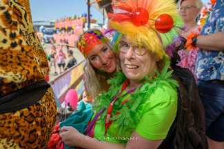 Rollstuhl-Inklusionstruck beim Schlagermove 2023