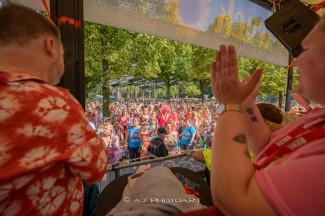 Rollstuhl-Inklusionstruck beim Schlagermove 2023