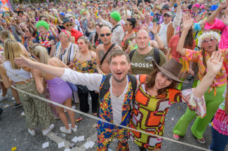 Rollstuhl-Inklusionstruck beim Schlagermove 2023