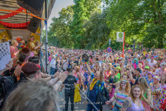 Rollstuhl-Inklusionstruck beim Schlagermove 2023