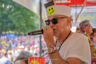 Rollstuhl-Inklusionstruck beim Schlagermove 2023