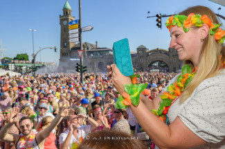 Rollstuhl-Inklusionstruck beim Schlagermove 2023