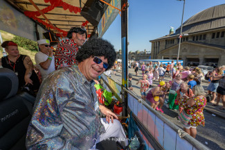 Rollstuhl-Inklusionstruck beim Schlagermove 2023