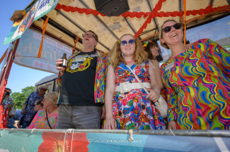 Rollstuhl-Inklusionstruck beim Schlagermove 2023