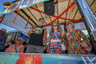 Rollstuhl-Inklusionstruck beim Schlagermove 2023