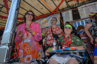 Rollstuhl-Inklusionstruck beim Schlagermove 2023