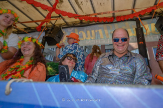 Rollstuhl-Inklusionstruck beim Schlagermove 2023