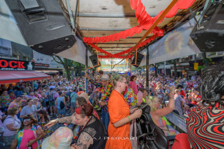 Rollstuhl-Inklusionstruck beim Schlagermove 2023