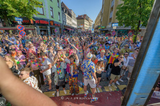 Rollstuhl-Inklusionstruck beim Schlagermove 2023