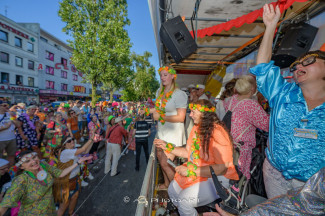 Rollstuhl-Inklusionstruck beim Schlagermove 2023