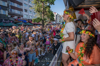 Rollstuhl-Inklusionstruck beim Schlagermove 2023