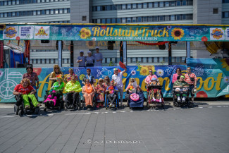 Rollstuhl-Inklusionstruck beim Schlagermove 2023