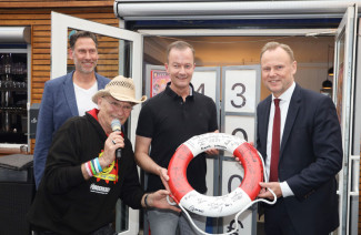Scheckübergabe im Restaurant Eisvogel am See - Erlös der 37ten Starpyramide