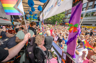 Hamburg Pride 2024 - Rollstuhlfahrer-Inklusionstruck