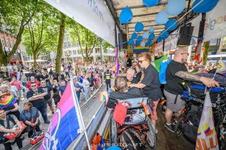 Hamburg Pride 2024 - Rollstuhlfahrer-Inklusionstruck