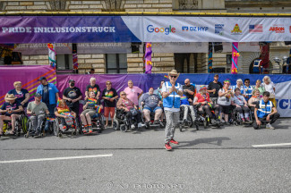 Hamburg Pride 2024 - Rollstuhlfahrer-Inklusionstruck